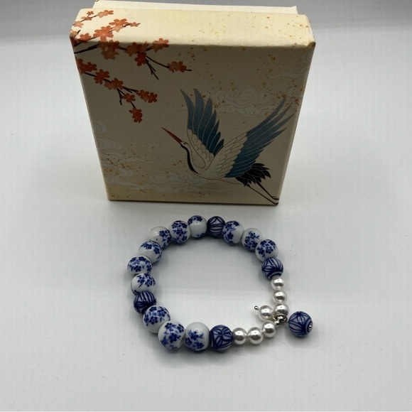Elegant Hand-Drawing Ceramic Bead and Pearl Stretch Bracelet - Picture 4 of 9